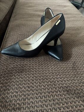 Calvin Klein Black Pointed-Toe Women's Pumps